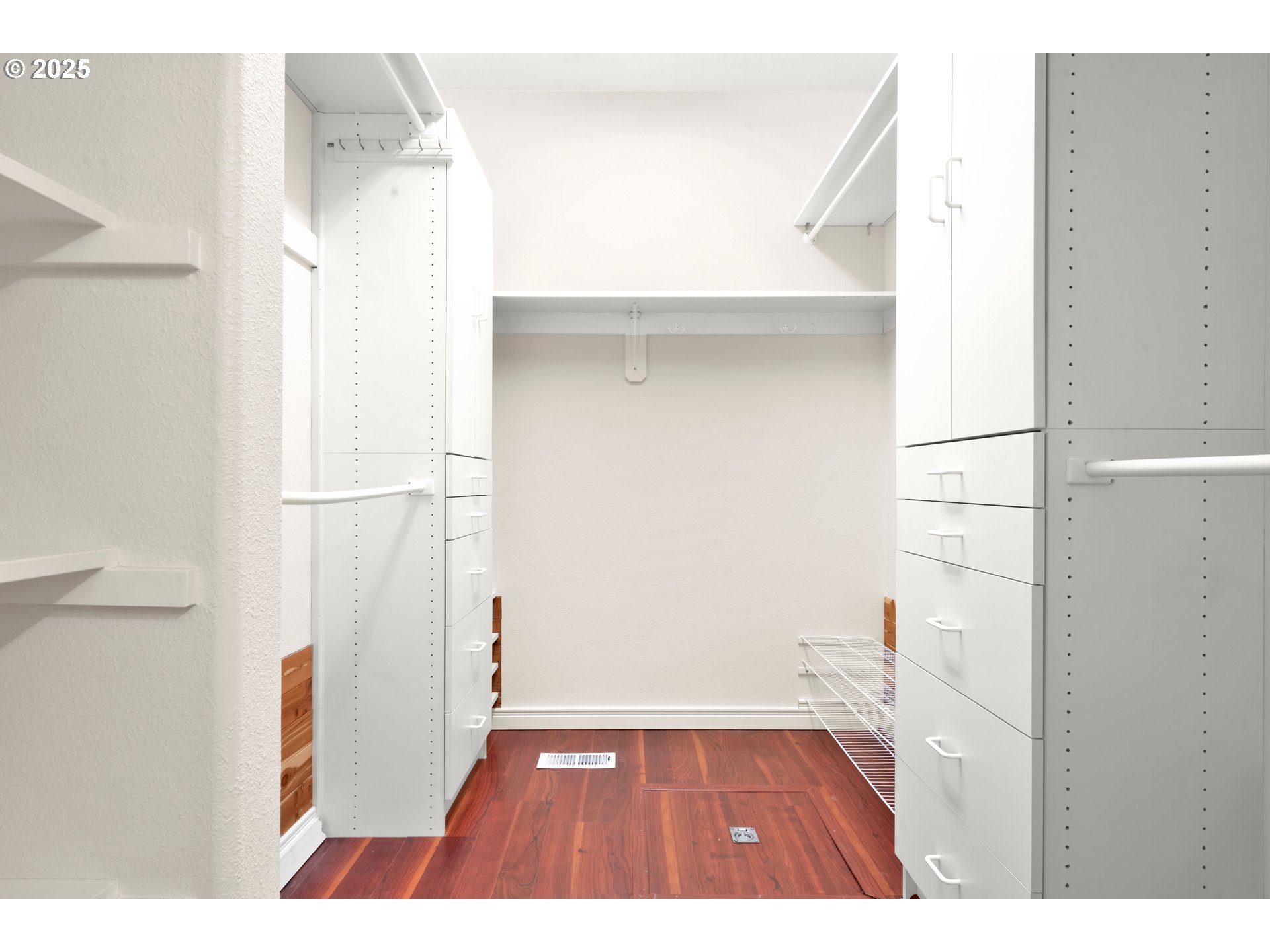 578 Covey Lane Eugene, OR 97401 - Photo 22 of 38 Bedroom, Primary