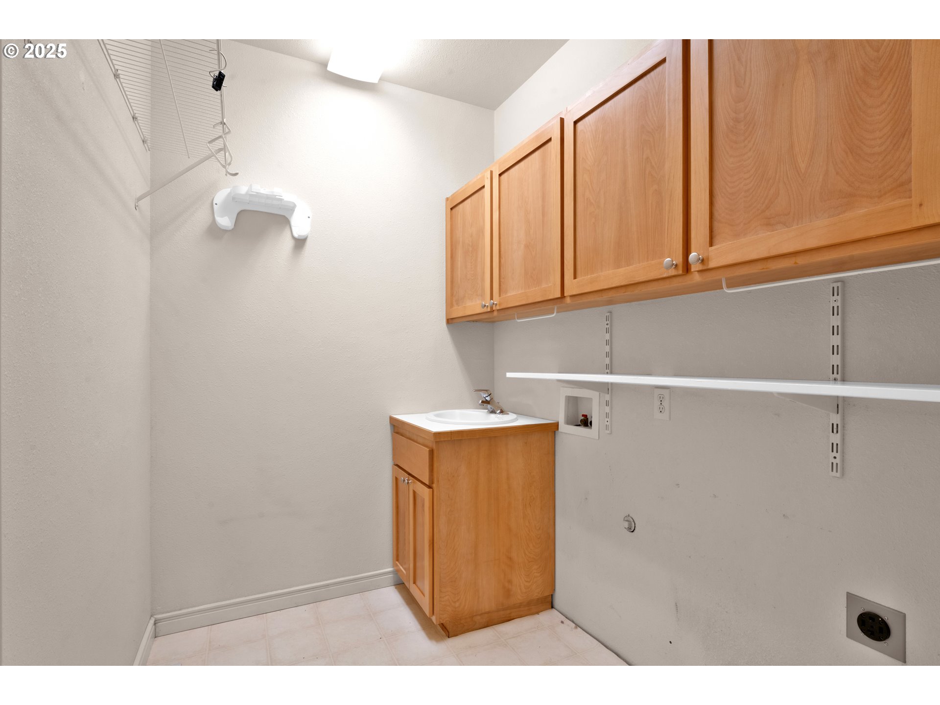 578 Covey Lane Eugene, OR 97401 - Photo 23 of 38 Laundry