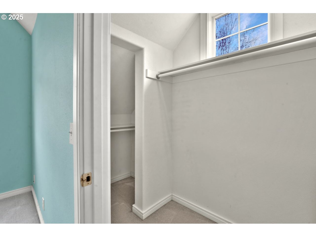 578 Covey Lane Eugene, OR 97401 - Photo 28 of 38 Bedroom