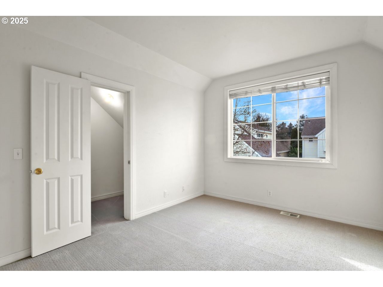 578 Covey Lane Eugene, OR 97401 - Photo 32 of 38 Bedroom