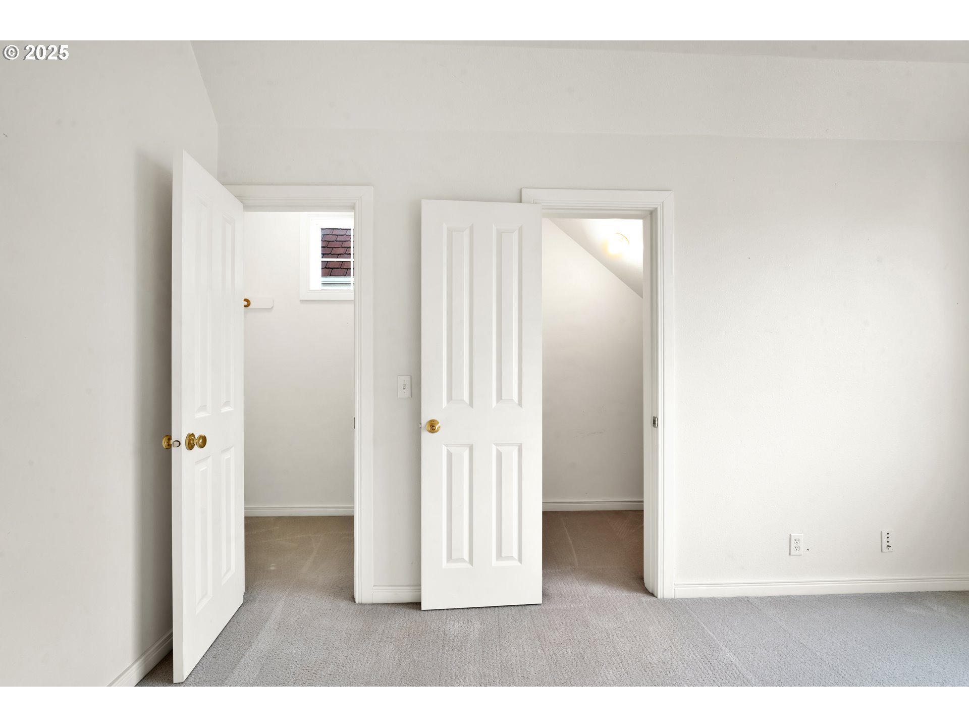 578 Covey Lane Eugene, OR 97401 - Photo 34 of 38 Bedroom