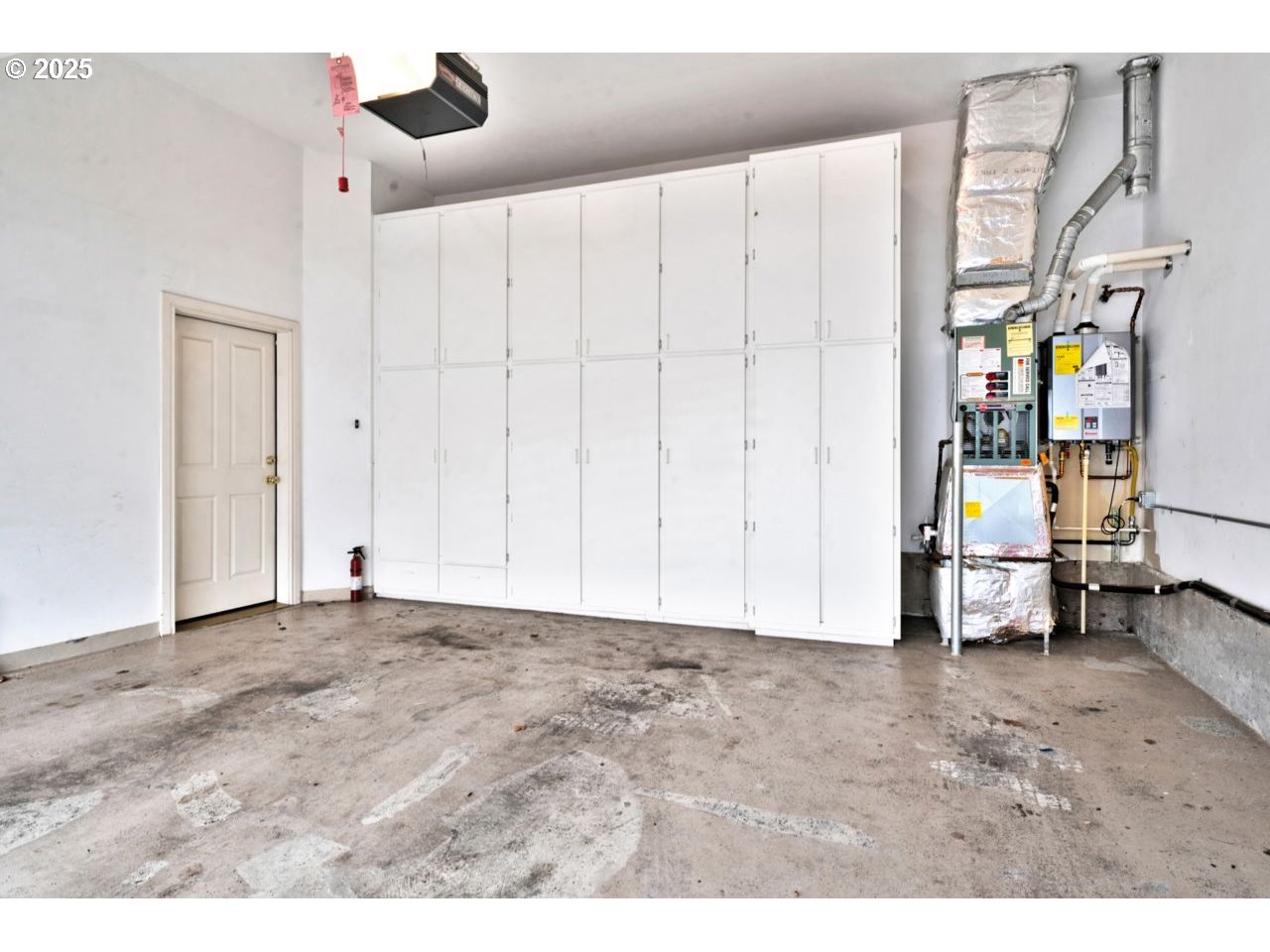 578 Covey Lane Eugene, OR 97401 - Photo 36 of 38 Garage