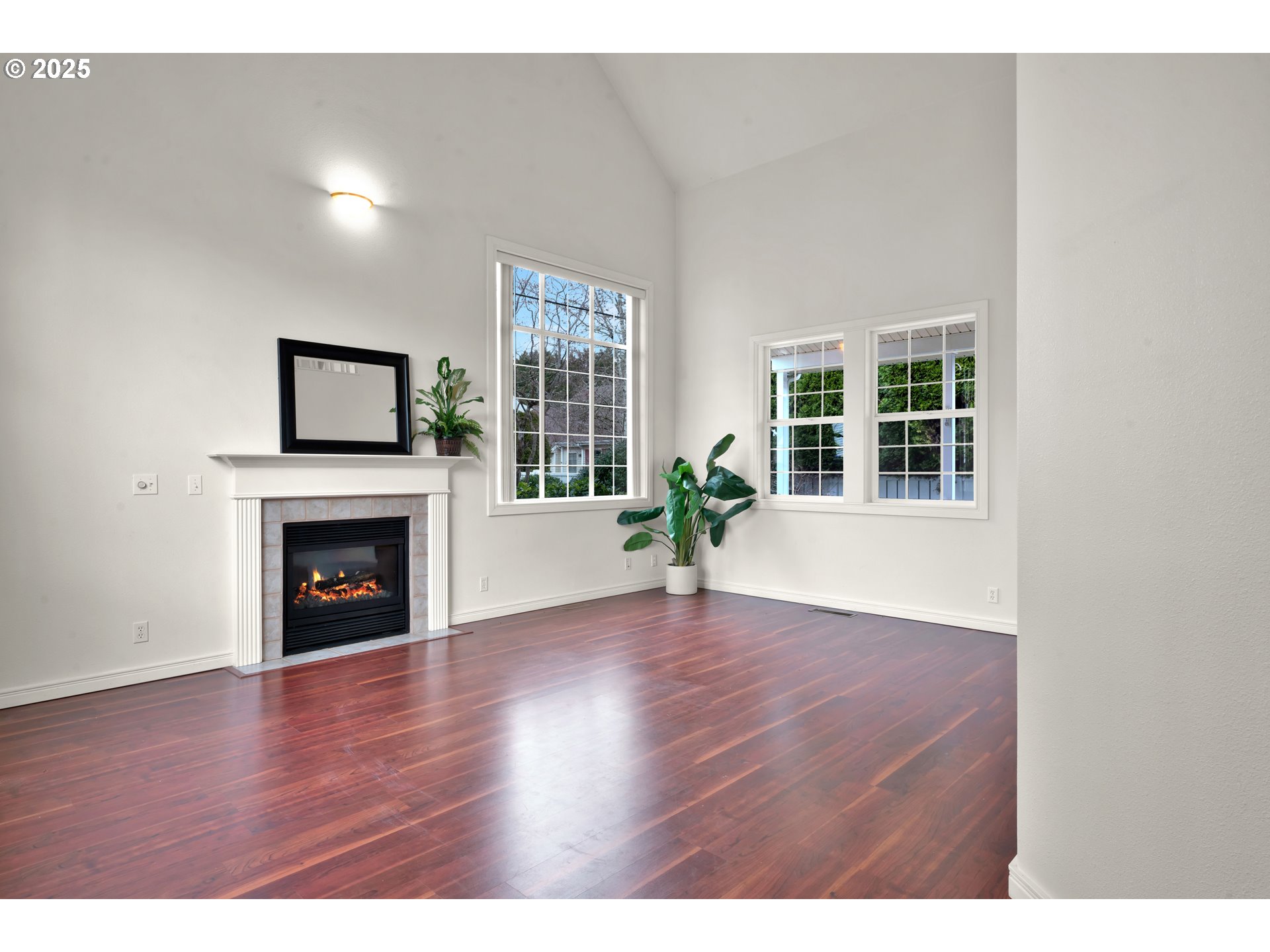 578 Covey Lane Eugene, OR 97401 - Photo 5 of 38 Living Room/Dining Room