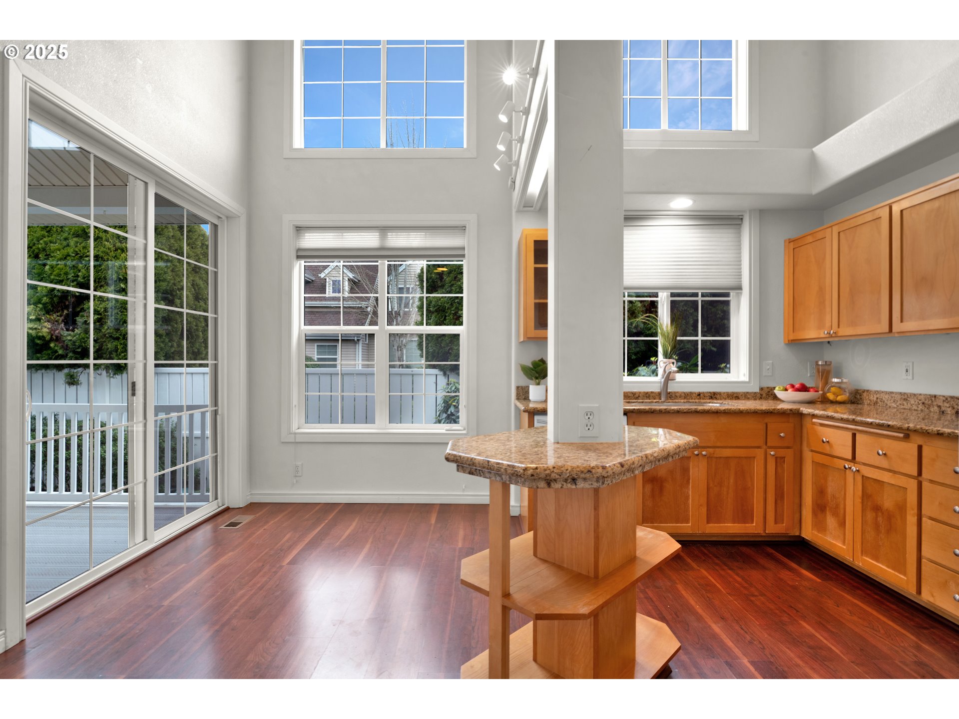 578 Covey Lane Eugene, OR 97401 - Photo 8 of 38 Kitchen