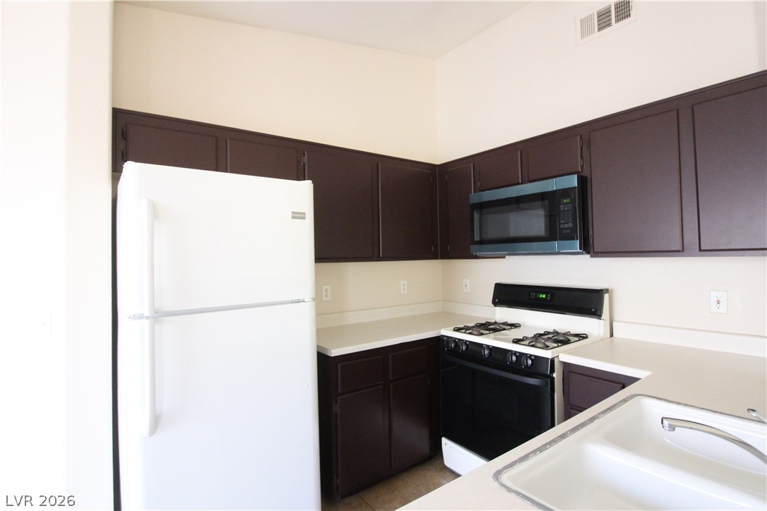 1881 West Alexander Road, Unit 2041 North Las Vegas, NV 89032 - Photo 4 of 20 KITCHEN WITH ALL APPLIANCES
