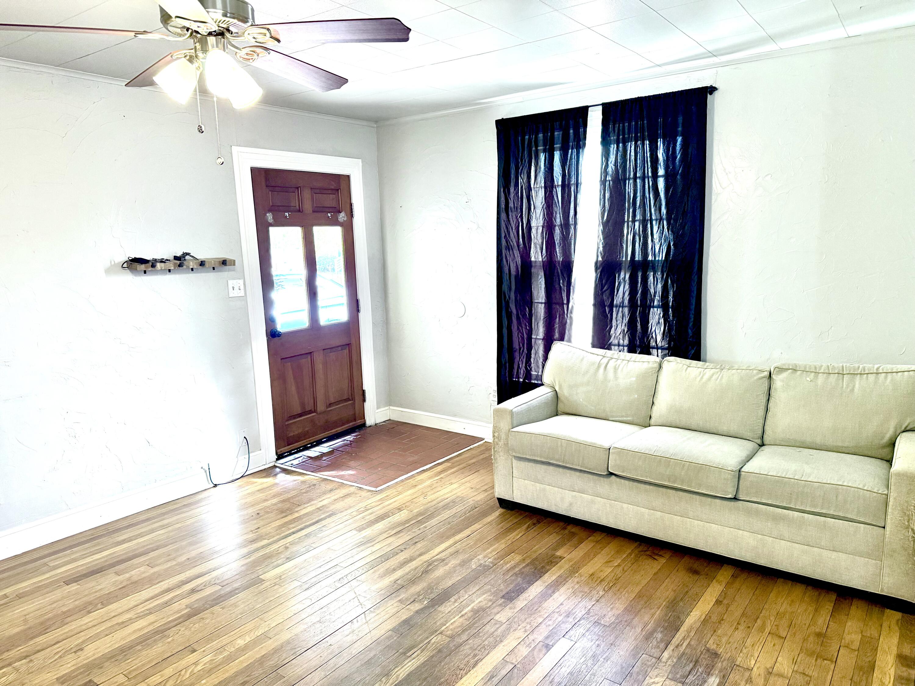 1906 25th Street Lubbock, TX 79411 - Photo 5 of 24 IMG_1103
