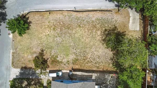 a view of a yard
