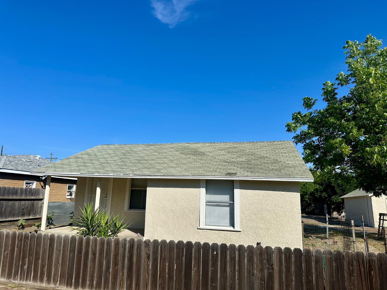 809 Washington Avenue Madera, CA 93638 - Photo 3 of 20 a view of house with yard