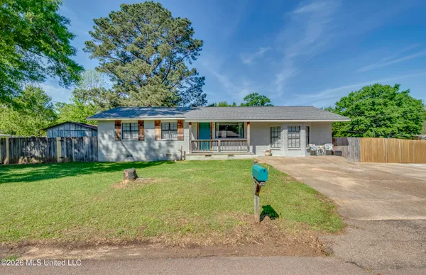 $199,900 | 205 West Pine Drive, Pearl, MS 39208