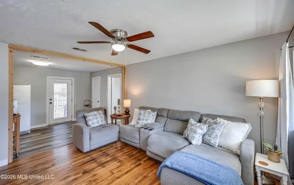 $199,900 | 205 West Pine Drive, Pearl, MS 39208