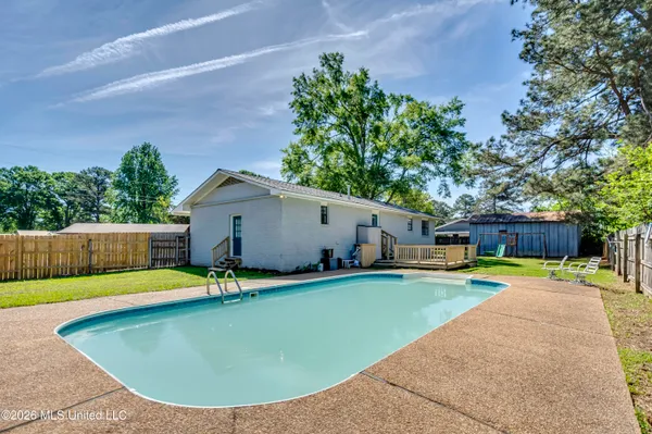 $199,900 | 205 West Pine Drive, Pearl, MS 39208