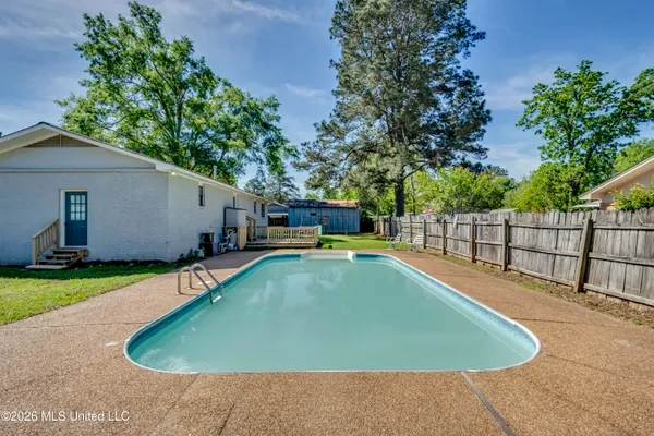 $199,900 | 205 West Pine Drive, Pearl, MS 39208