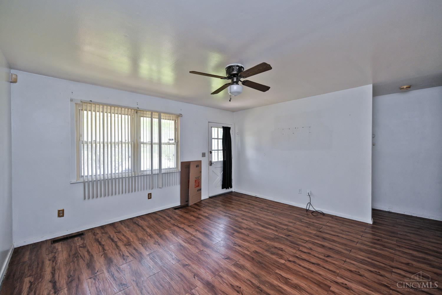 821 West Galbraith Road Cincinnati, OH 45231 - Photo 4 of 30