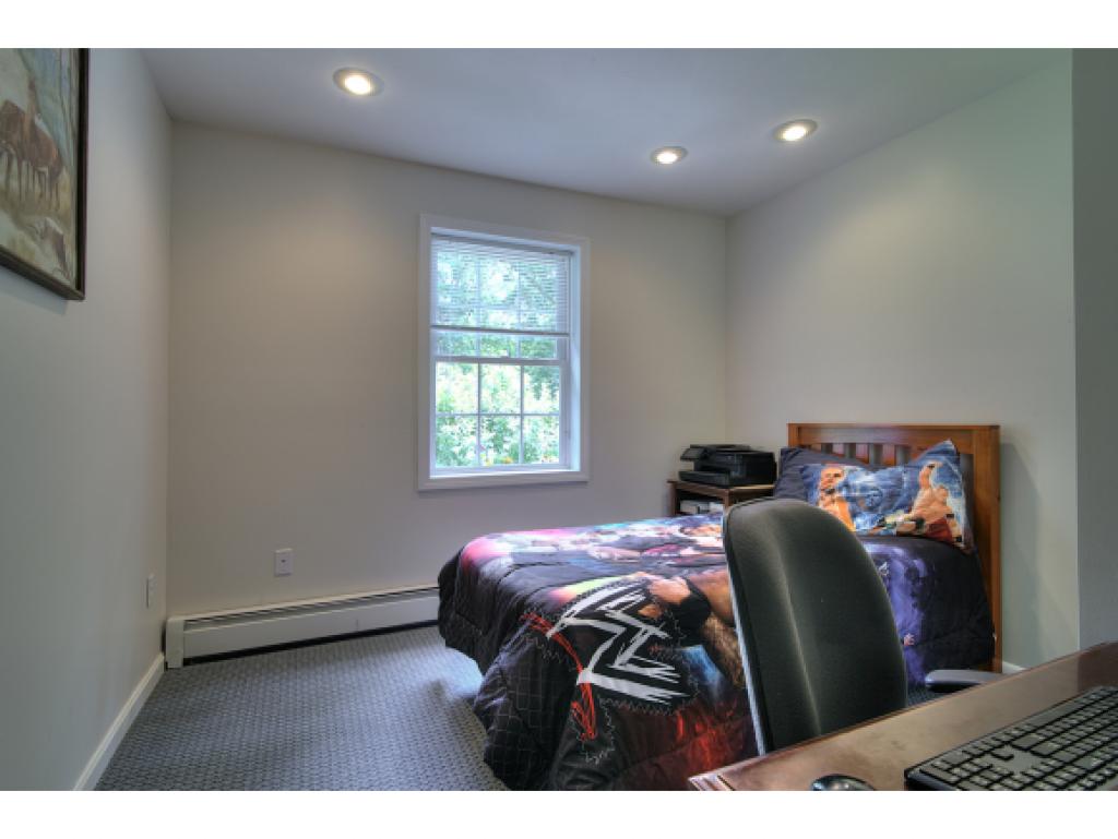 1289 Smyth Road Hooksett, NH 03106 - Photo 11 of 25