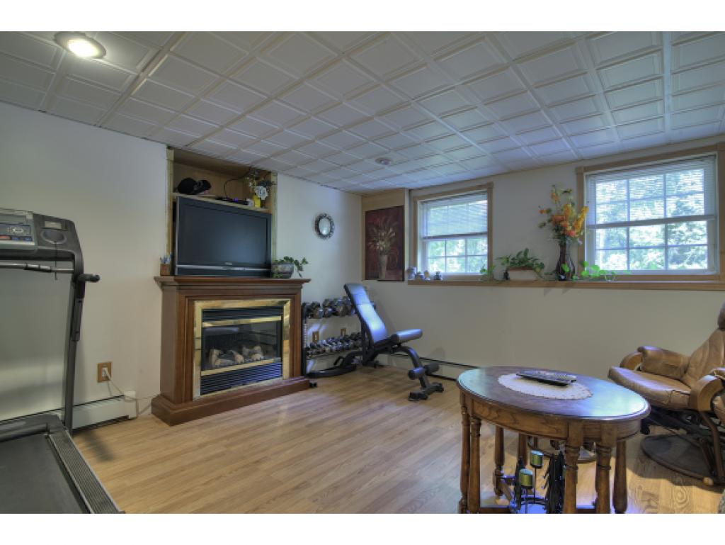 1289 Smyth Road Hooksett, NH 03106 - Photo 15 of 25