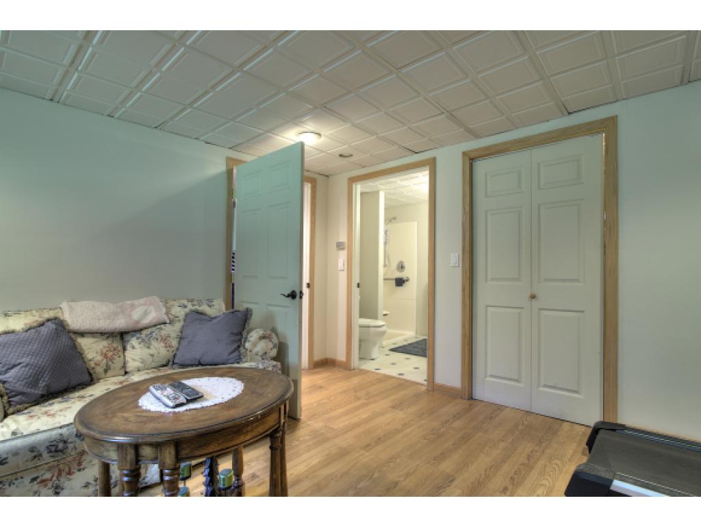 1289 Smyth Road Hooksett, NH 03106 - Photo 16 of 25