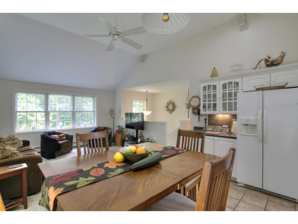 1289 Smyth Road Hooksett, NH 03106 - Photo 4 of 25