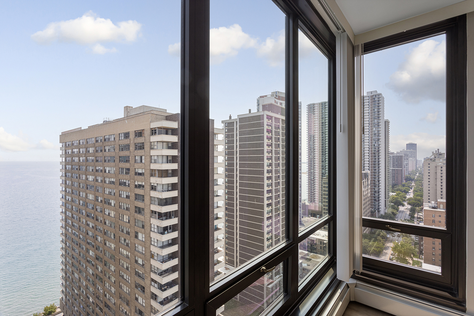 6166 North Sheridan Road, Unit 4G Chicago, IL 60660 - Photo 8 of 24 a view of balcony with floor