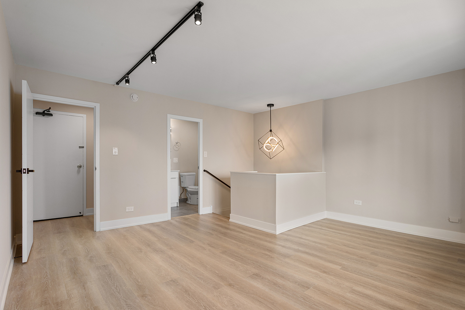 6166 North Sheridan Road, Unit 4G Chicago, IL 60660 - Photo 10 of 24 a view of a big room with wooden floor and windows