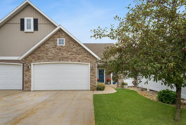 $349,000 | 103 Lexington Pointe Drive, Niles, MI 49120