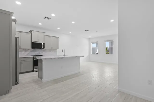 $3,200 | 4616 Longwood Lk Square, Westlake, FL 33470