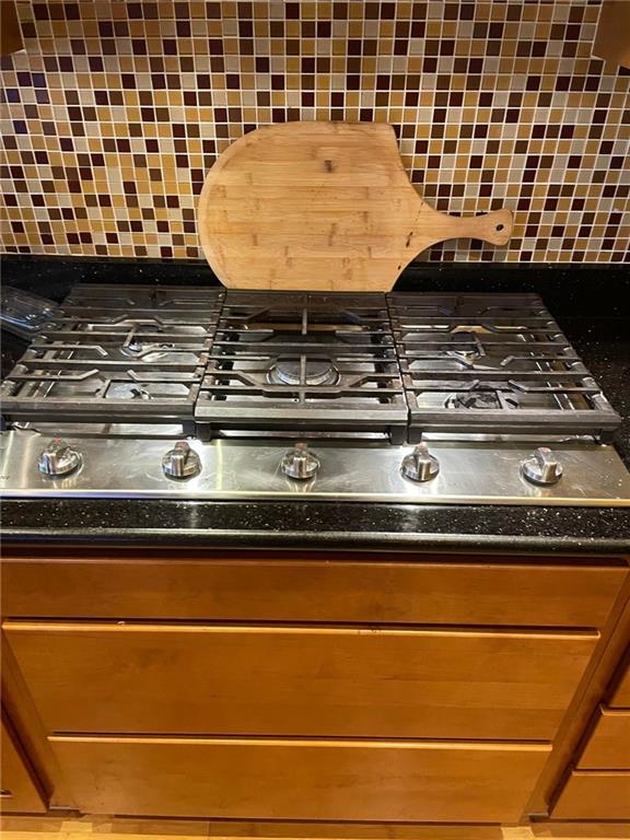 4199 Morgantown Road Smithfield, PA 15478 - Photo 14 of 34 a close view of stove top oven