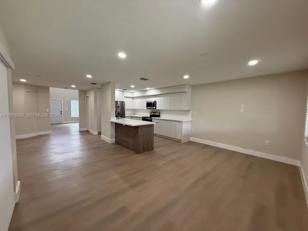 $3,900 | 16432 Southwest 47th Terrace, Miami, FL 33185