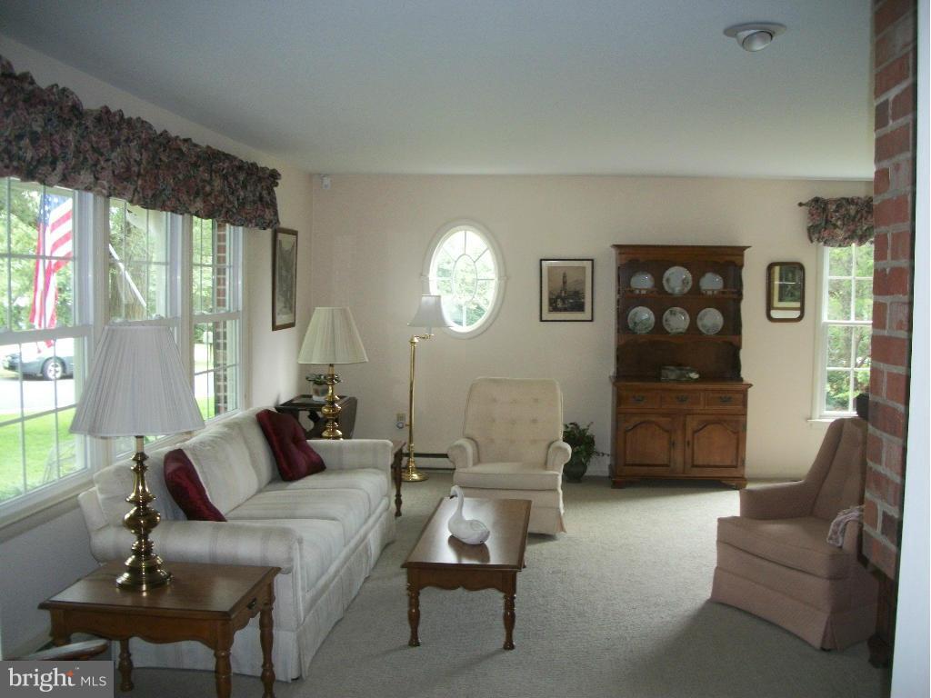 4 Sandy Acres Road Cambridge, MD 21613 - Photo 20 of 29 Living Room
