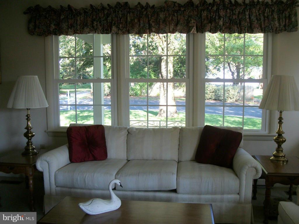 4 Sandy Acres Road Cambridge, MD 21613 - Photo 23 of 29 Living Room