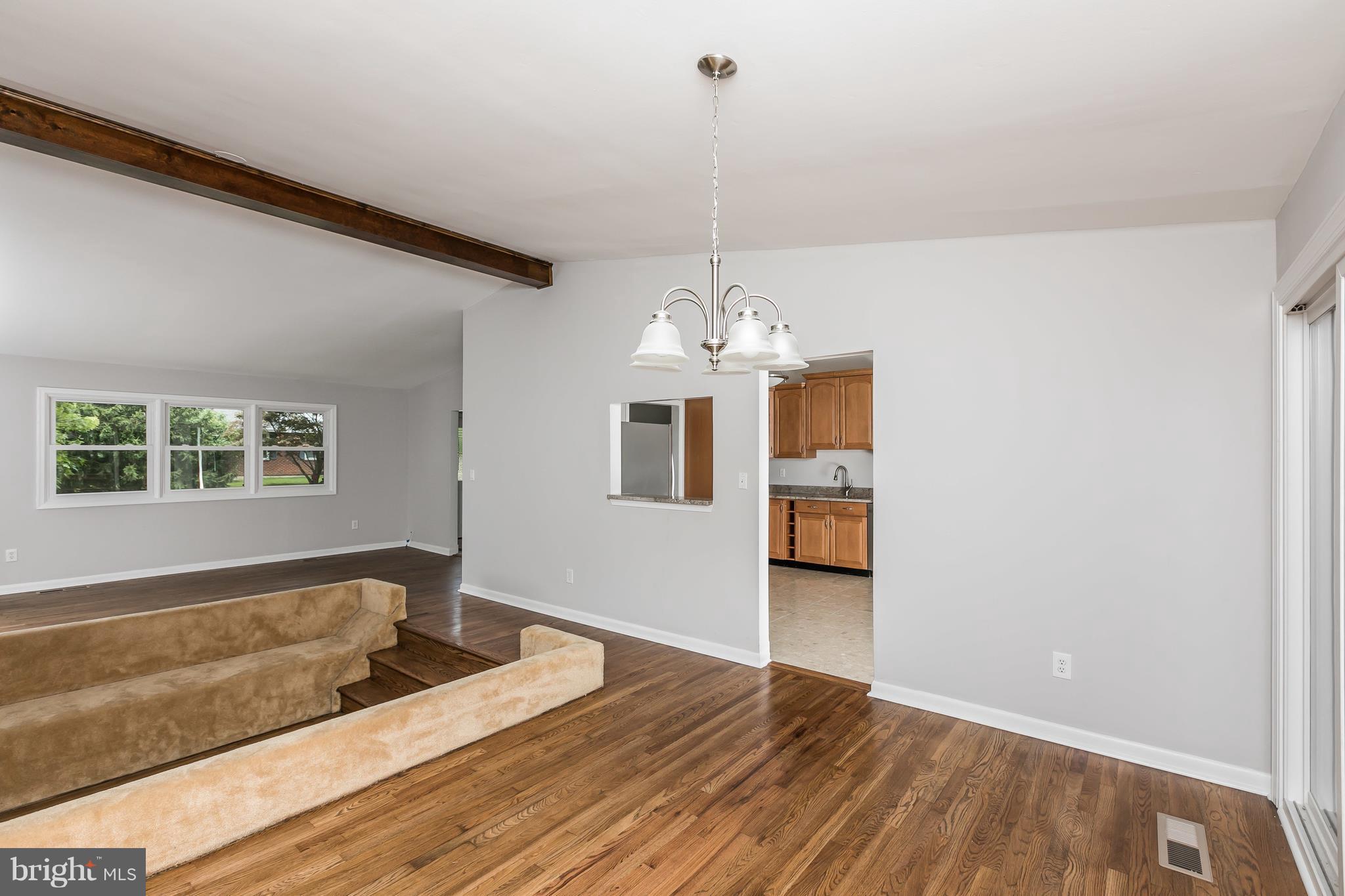905 Farmstead Road Cockeysville, MD 21030 - Photo 11 of 30 Living Room