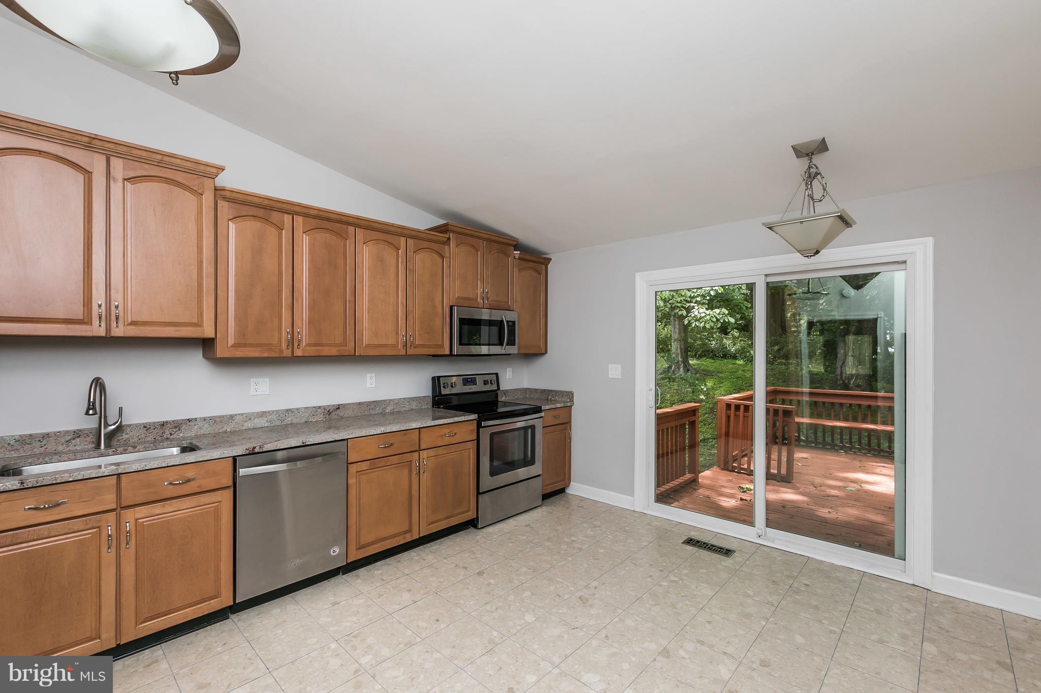 905 Farmstead Road Cockeysville, MD 21030 - Photo 12 of 30 Big roomy light filled kitchen