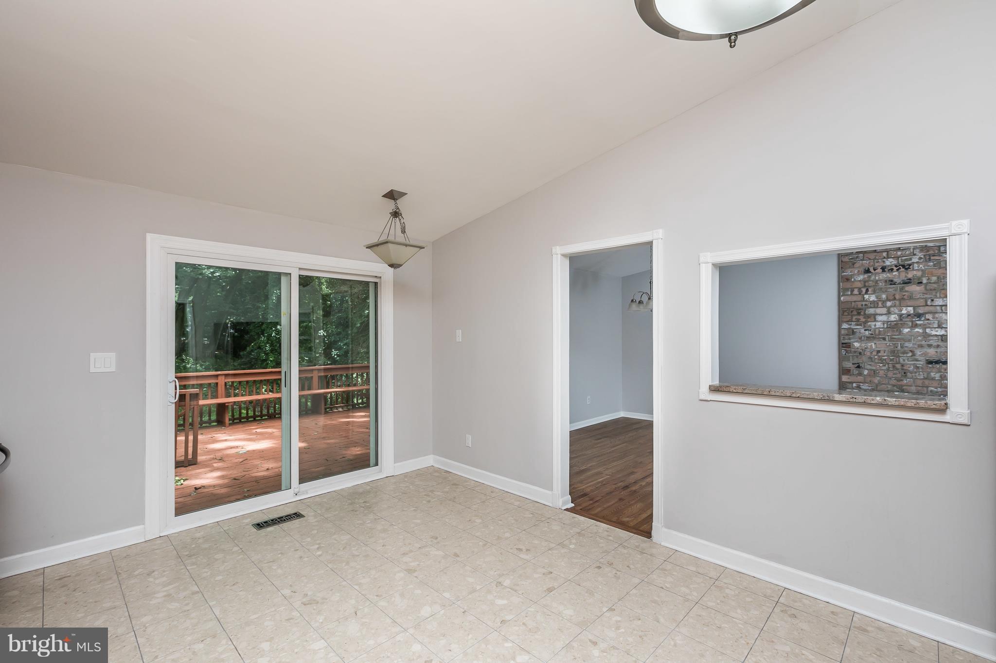 905 Farmstead Road Cockeysville, MD 21030 - Photo 14 of 30 Kitchen table space