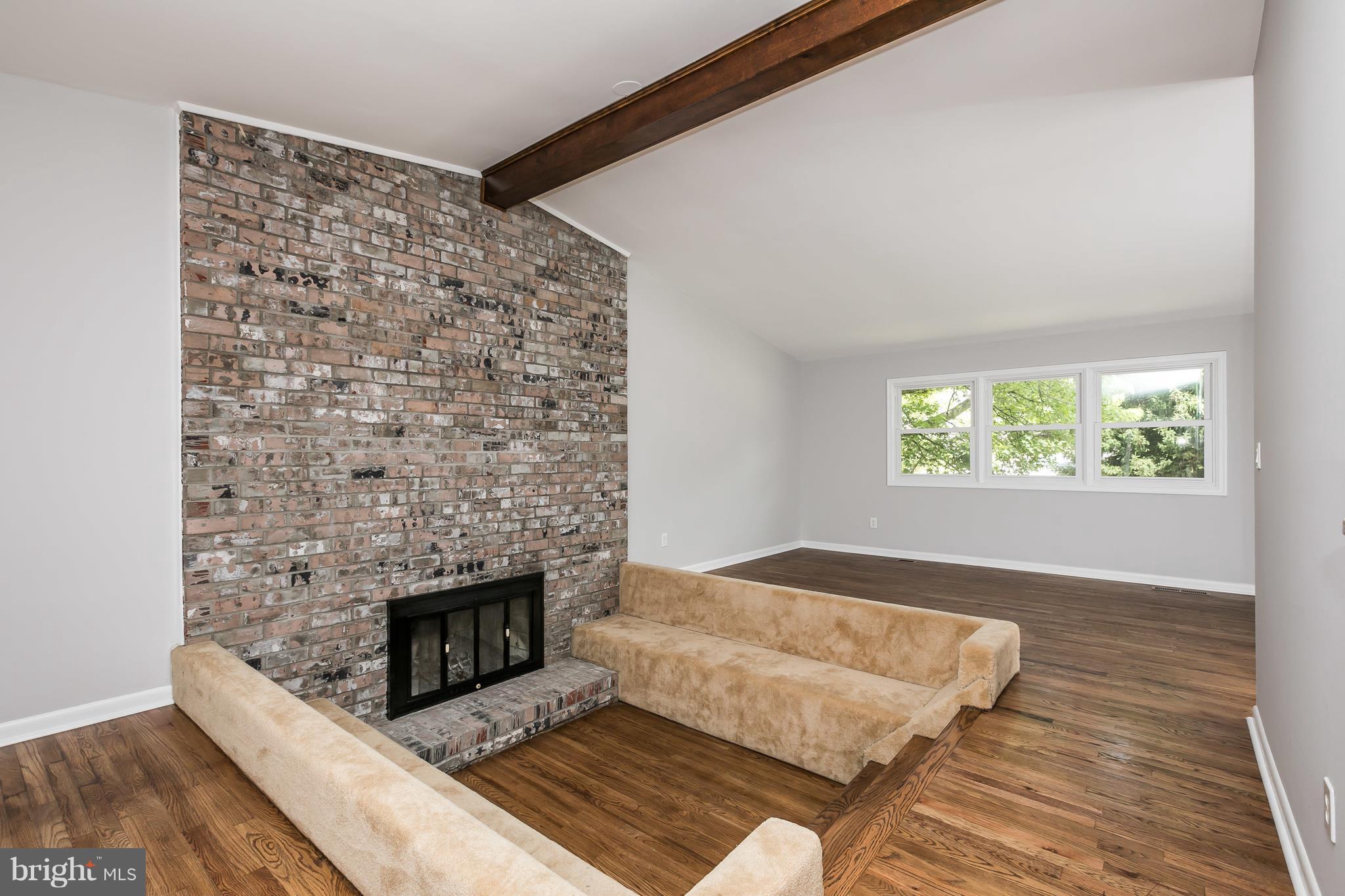 905 Farmstead Road Cockeysville, MD 21030 - Photo 3 of 30 Gorgeous living rm