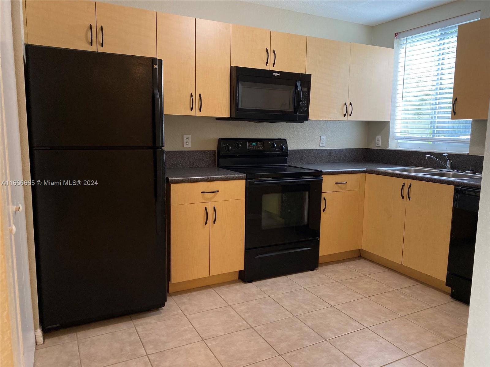 147 Hidden Ct Road, Unit H43 Hollywood, FL 33023 - Photo 5 of 27 Gallery Image 5