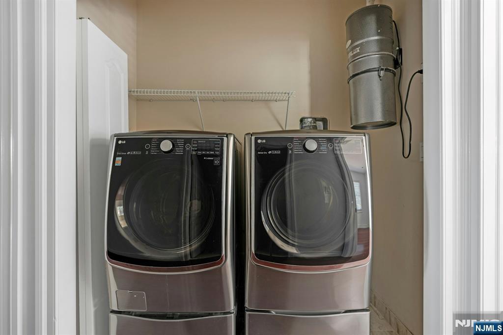 52 Myrtle Avenue, Unit B Edgewater, NJ 07020 - Photo 14 of 20 a utility room with dryer and washer