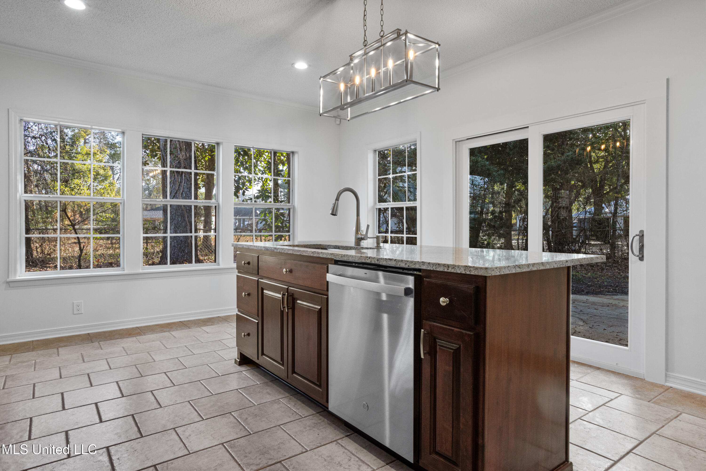 5808 Ridge Road Ocean Springs, MS 39564 - Photo 13 of 40 0012