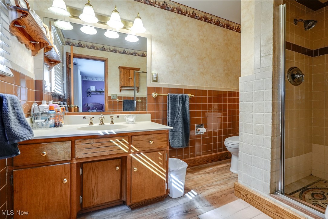 330 Ormsby Road Akron, OH 44333 - Photo 17 of 29 Master bathroom adjoining bedroom