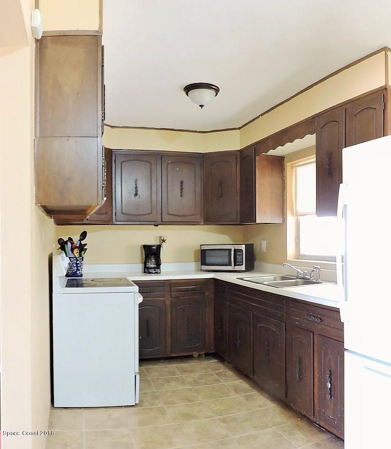 2374 Shenandoah Road Palm Bay, FL 32905 - Photo 6 of 17 Kitchen