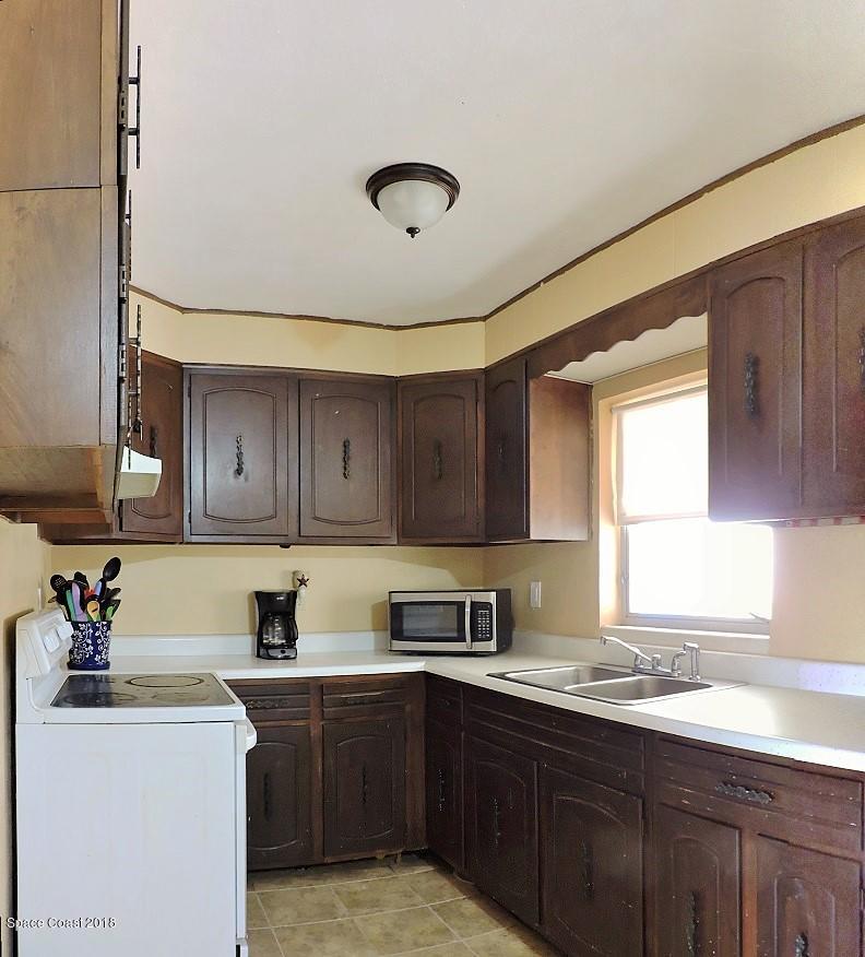 2374 Shenandoah Road Palm Bay, FL 32905 - Photo 7 of 17 Kitchen