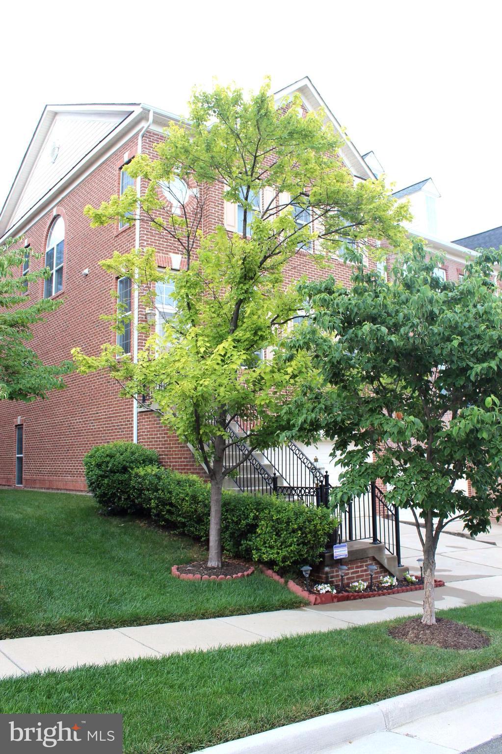 9168 Furey Road Lorton, VA 22079 - Photo 2 of 29 end unit