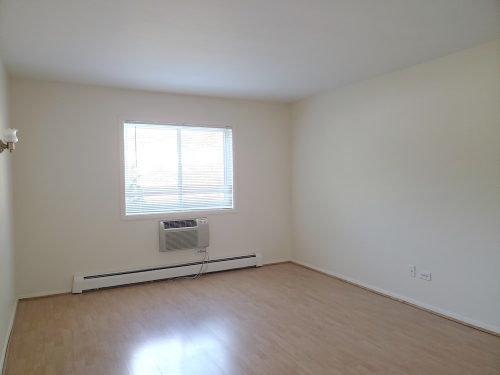10369 Dearlove Road, Unit 1C Glenview, IL 60025 - Photo 6 of 9 an empty room with a window