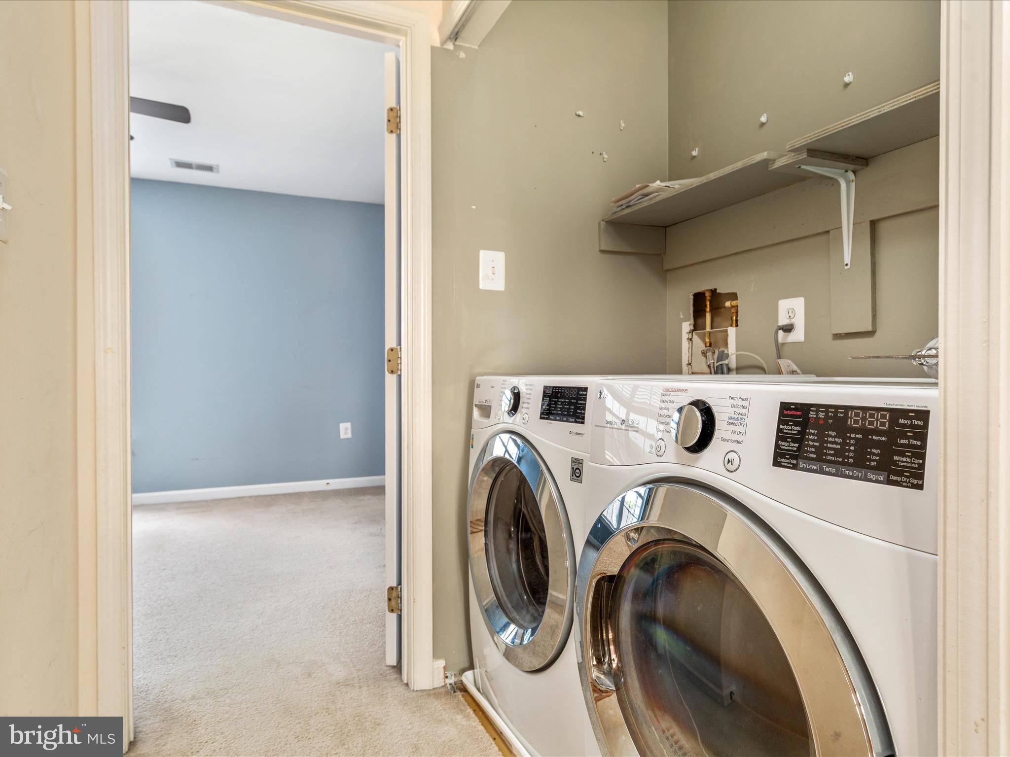 17365 Avion Square Round Hill, VA 20141 - Photo 14 of 23 Upstairs hallway