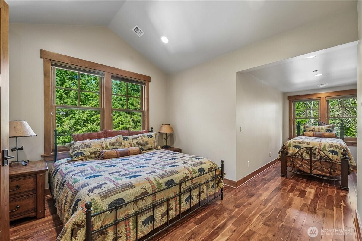 50 Larkspur Loop Cle Elum, WA 98922 - Photo 25 of 36 a bedroom with a bed and a window