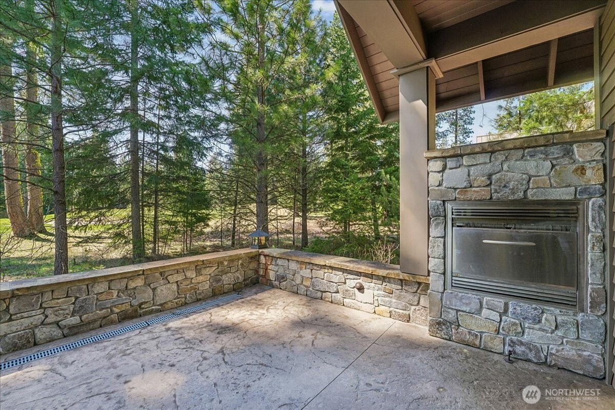 50 Larkspur Loop Cle Elum, WA 98922 - Photo 32 of 36 a view of backyard with a small cabin