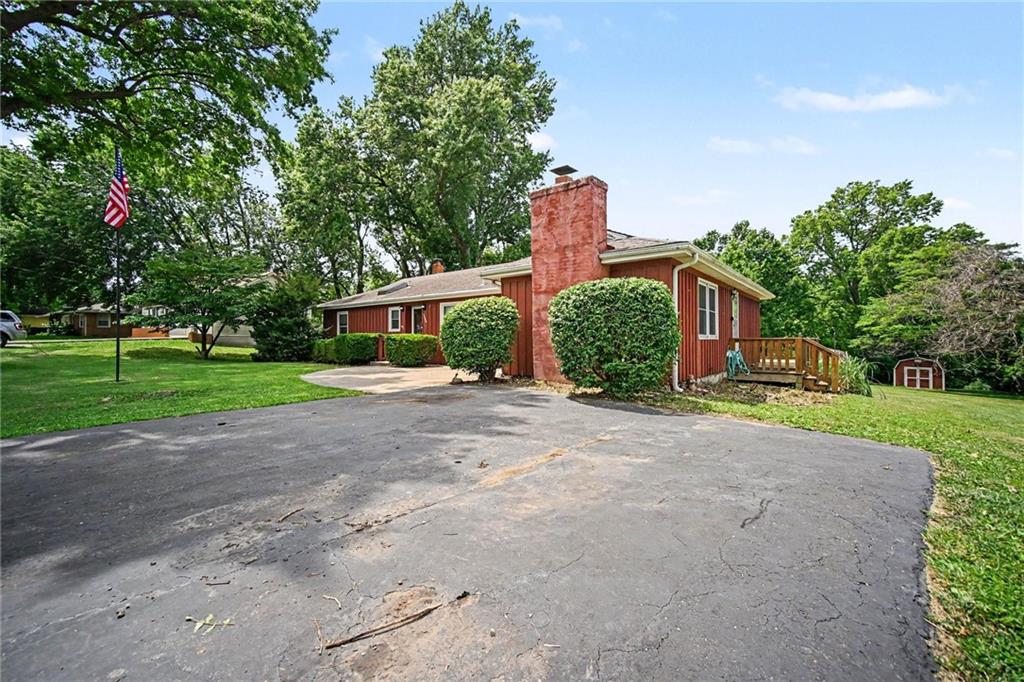 1728 Berry Road Independence, MO 64057 - Photo 4 of 33