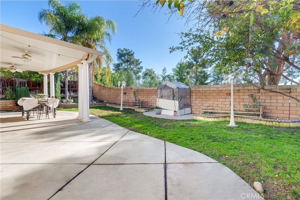 31271 Moss Street Mentone, CA 92359 - Photo 8 of 36