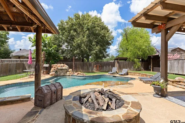 $389,950 | 1513 North Whatley Road, White Oak, TX 75693