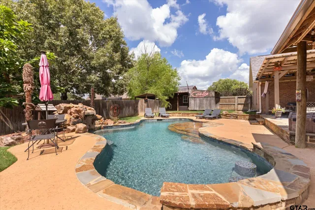 $389,950 | 1513 North Whatley Road, White Oak, TX 75693