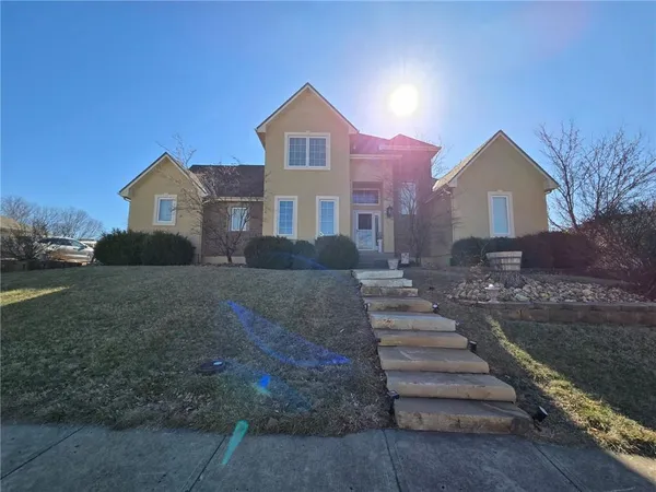 $530,000 | 1011 Southwest Foxtail Drive, Grain Valley, MO 64029