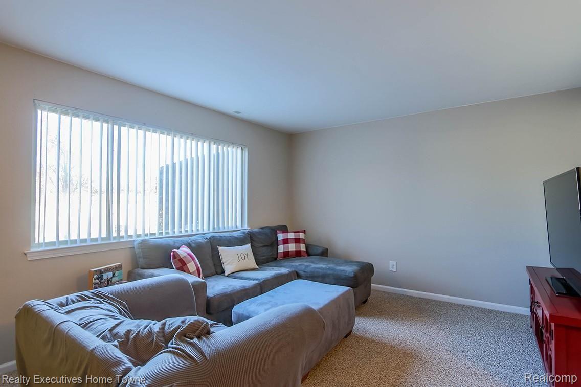 50554 Maurice Road New Baltimore, MI 48047 - Photo 7 of 30 Maurice-7.jpg
